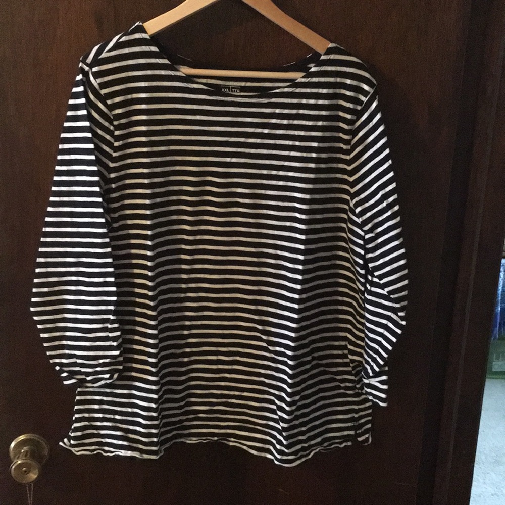 Black and white 3/4 sleeves